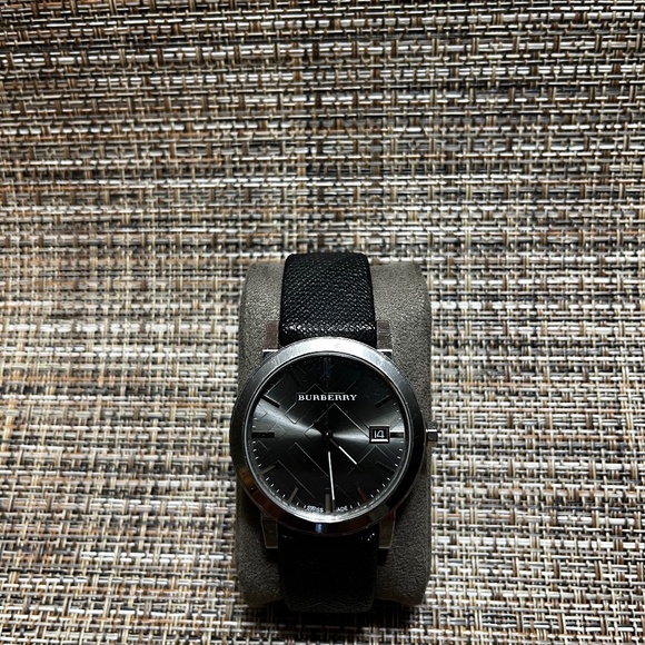 Burberry Heritage City Unisex Leather Band Watch 🔥 - Picture 1 of 3